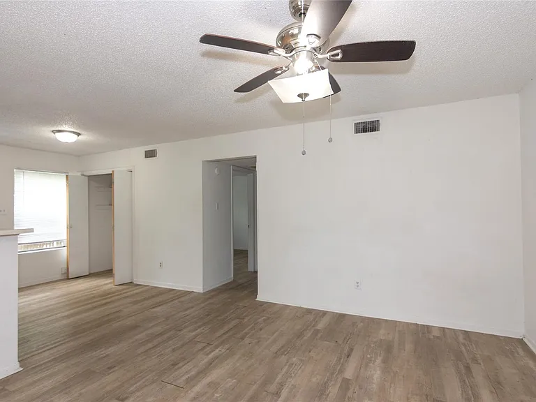 1607 Onion Creek Village Dr #D — Photo 5