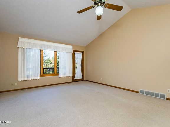 4th image of 2642 Falcon Pointe Dr NW #4