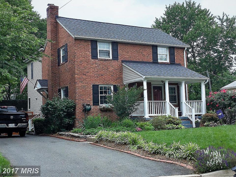 2nd image of 618 S Irving St