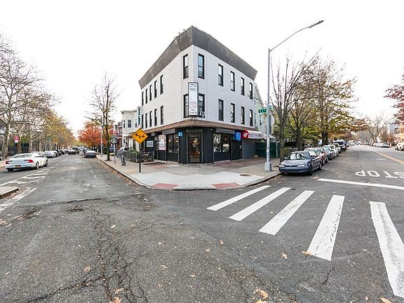 2nd image of 424 Greenwood Ave