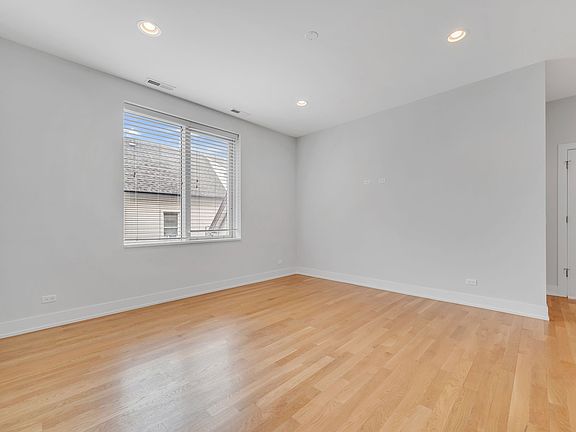 5th image of 3201 W Wabansia Ave #3H