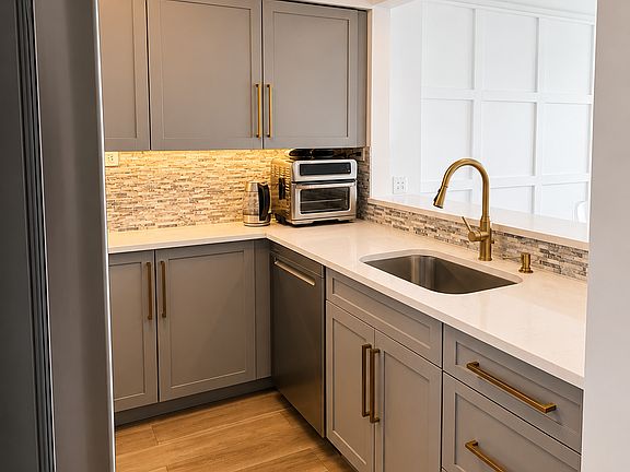 4th image of 10101 Grosvenor Pl APT 1602