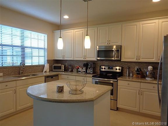5th image of 123 Riverwalk Cir E