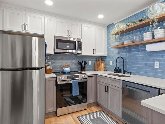 3rd image of 1742 Boston Post Rd APT 3A