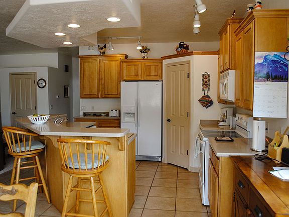5th image of 3011 S Basswood Cir