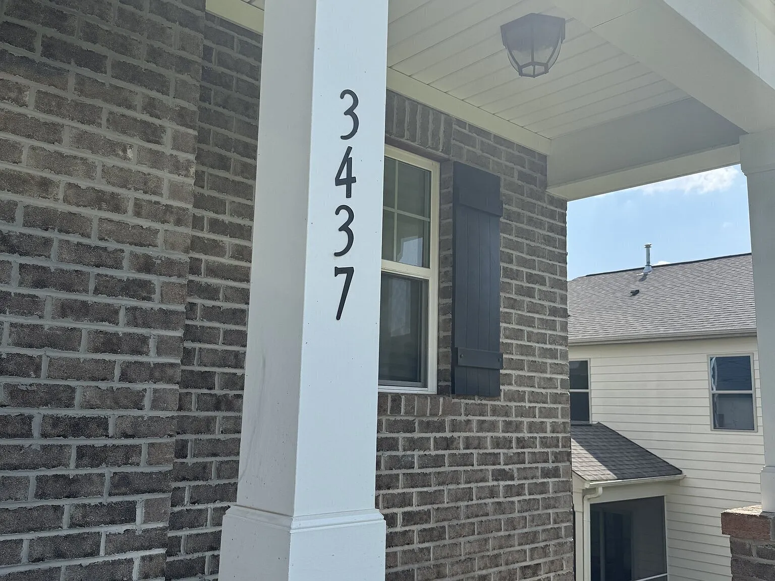 3 bed, 2.5 bath, 2499 sqft, $2,600 — Photo 2