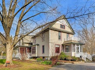 311 Brainerd Ave, Libertyville, IL 60048