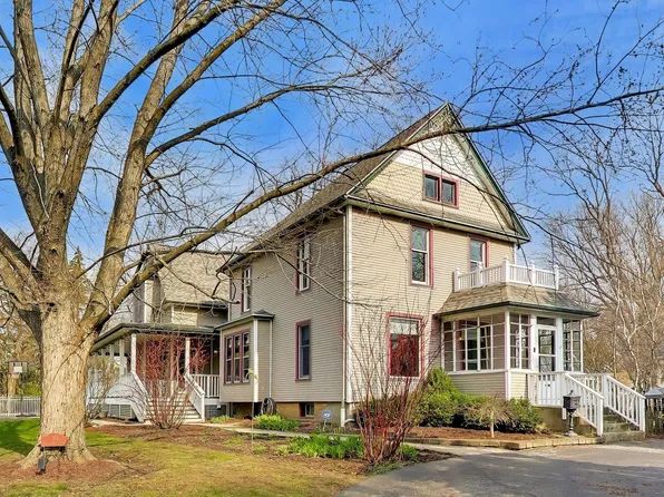 311 Brainerd Ave, Libertyville, IL 60048