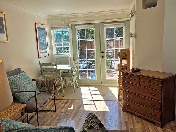 3rd image of 1126 Pratt St #1126A