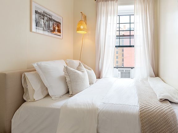 4th image of 135 Waverly Pl APT 3B