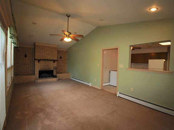 3rd image of 253 Kansas Ave