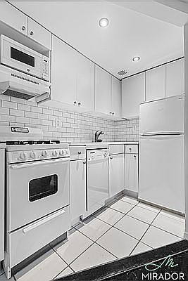 3rd image of 26 E 13th St APT 6D