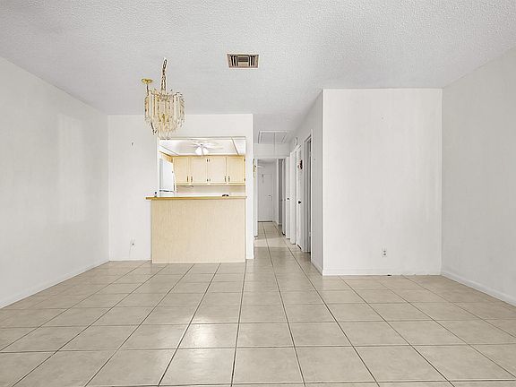 3rd image of 524 Crooked Lake Ln APT C