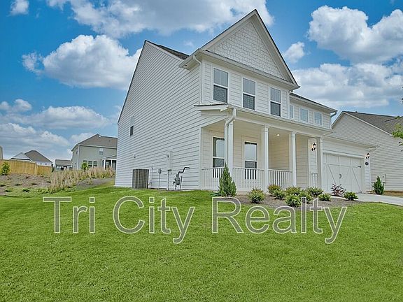 3rd image of 504 Albertson Ave