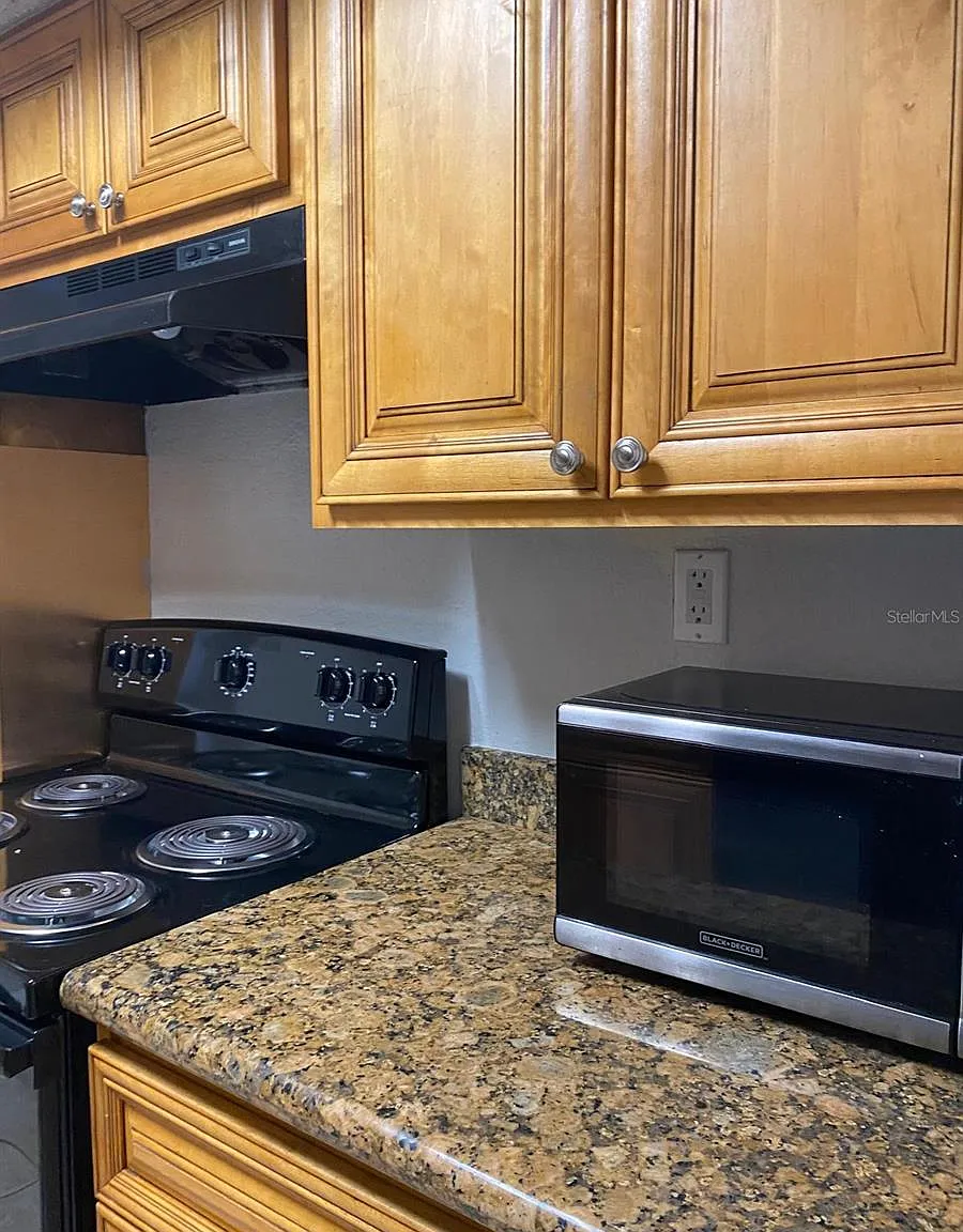 2 bed, 976 sqft, $1,400 — Photo 1