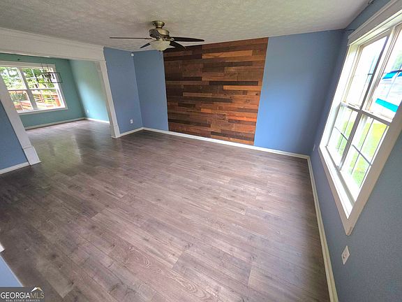 4th image of 421 Shenandoah Ct