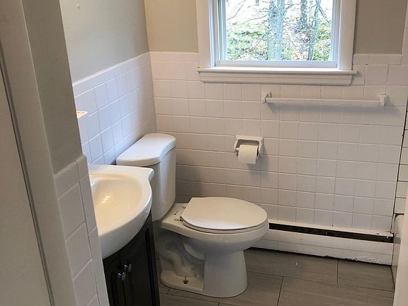 4th image of 585 Sea St APT 6