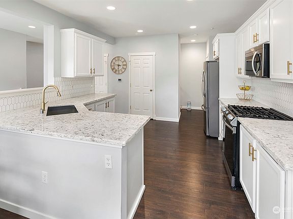 5th image of 1601 NE Katsura Street #602