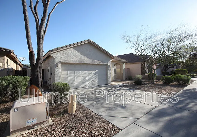 2230 W Oyer Ln — Photo 2