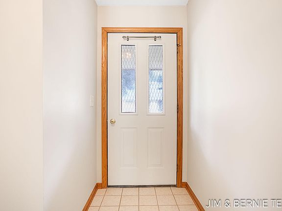4th image of 493 Cherry Ln