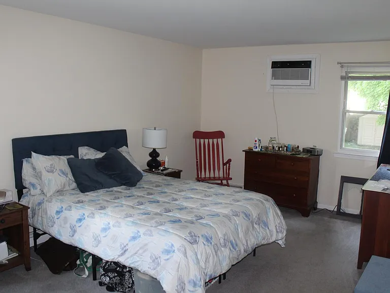 Large Master Bedroom with 2 Closets