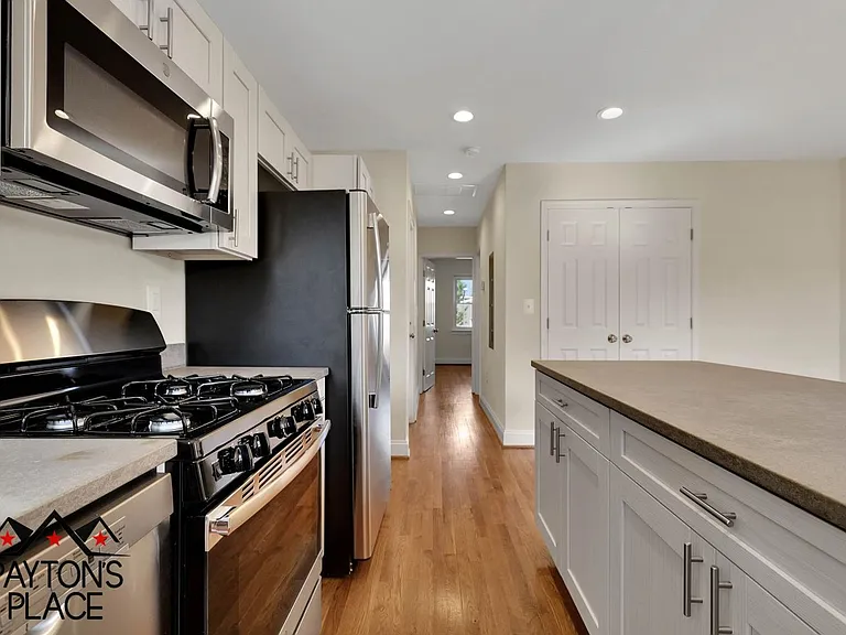 332 19th St NE — Photo 22