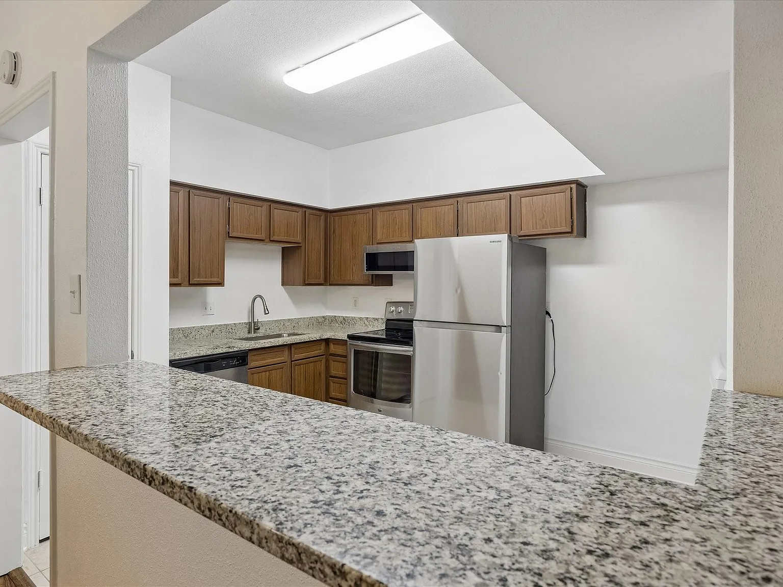 2 bed, 2.0 bath, 1228 sqft, $1,750 — Photo 4