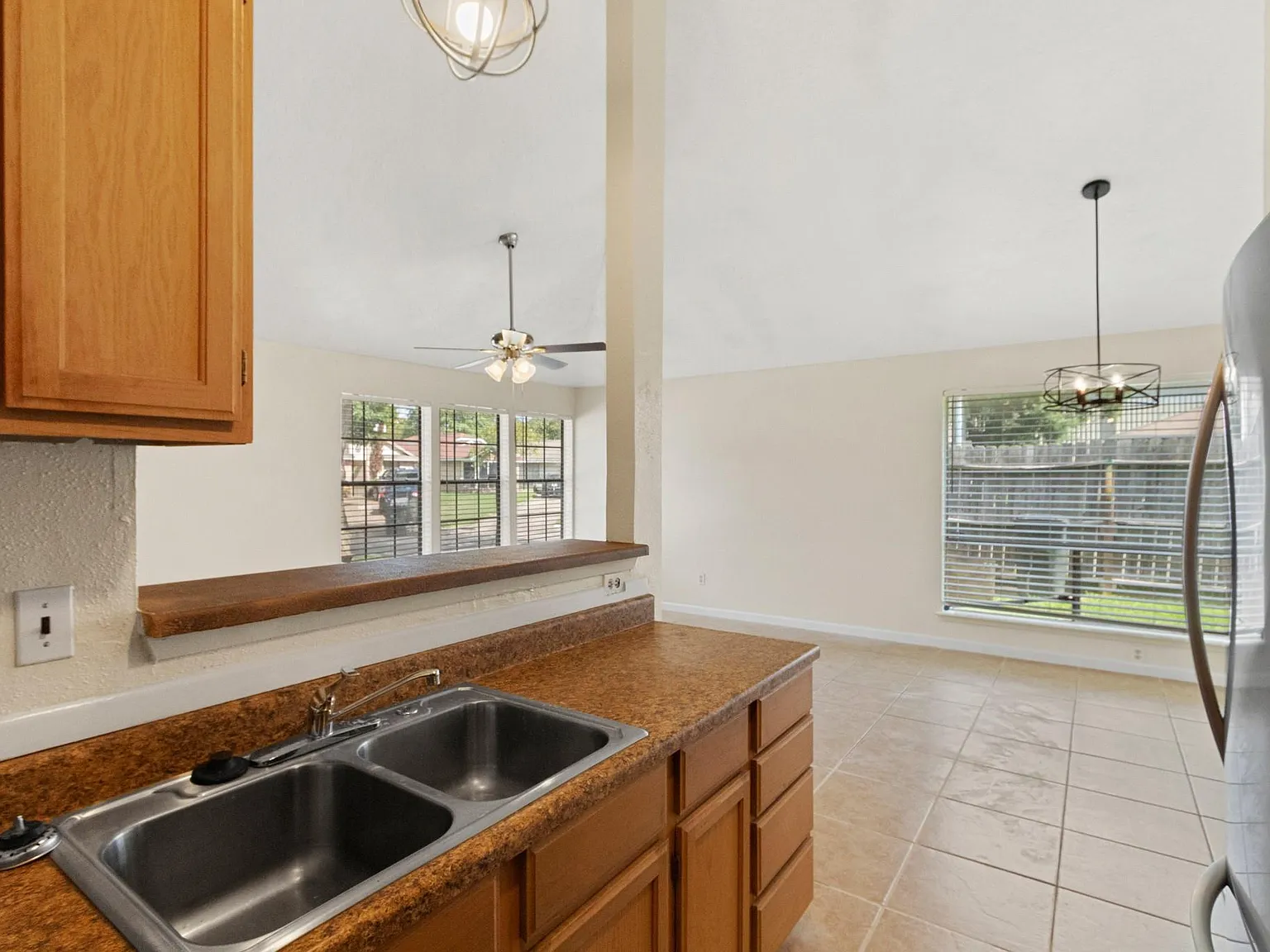2 bed, 1.0 bath, 1025 sqft, $1,600 — Photo 4