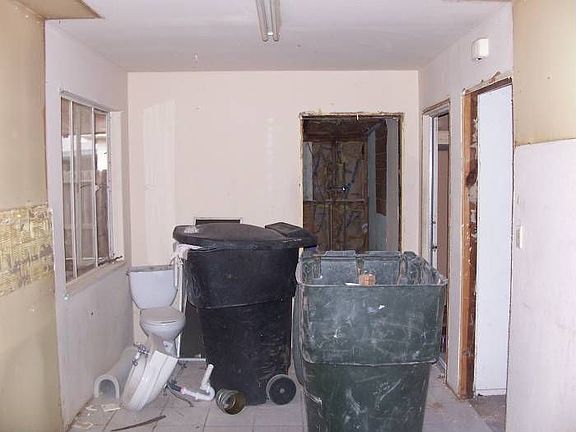 3rd image of 3019 Arden Way