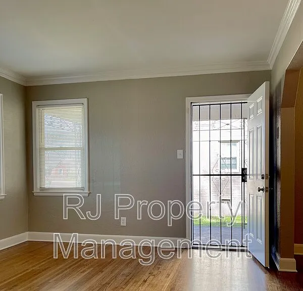 1598 Marianna St — Photo 4