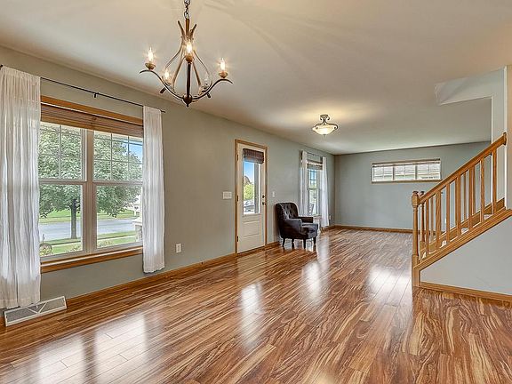 4th image of 261 Brewster Dr