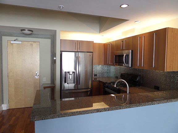 3rd image of 350 11th Ave Unit 927