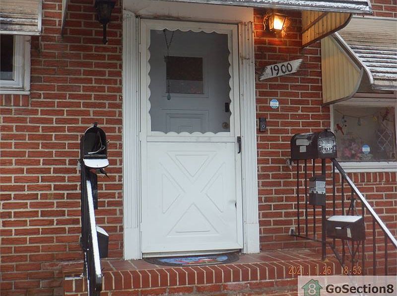2nd image of 1900 Maxwell Ave #4