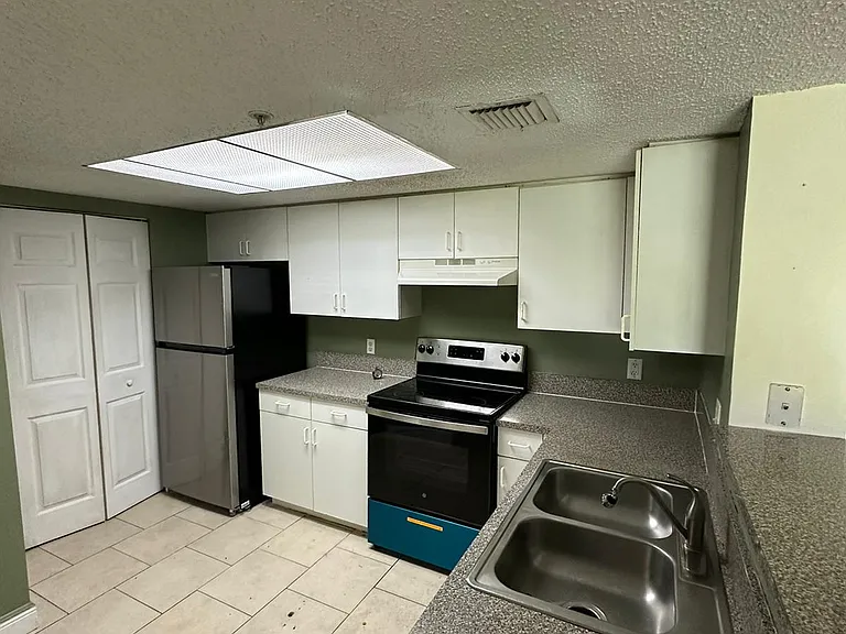 5005 Wiles Rd #102 — Photo 38