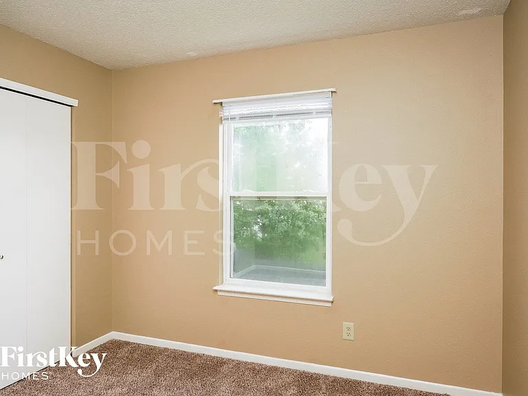 96 Winterwood Dr — Photo 7