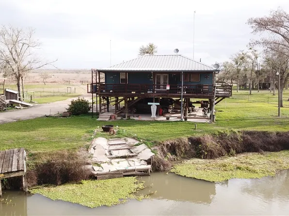 1621 Guadalupe River Dr, Tivoli, TX 77990