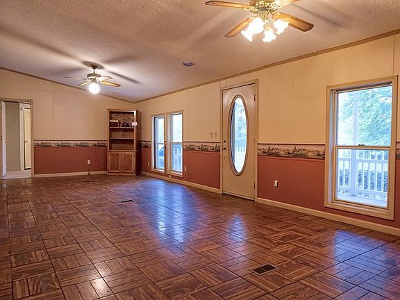 4th image of 375 Peaceful Meadows Ln