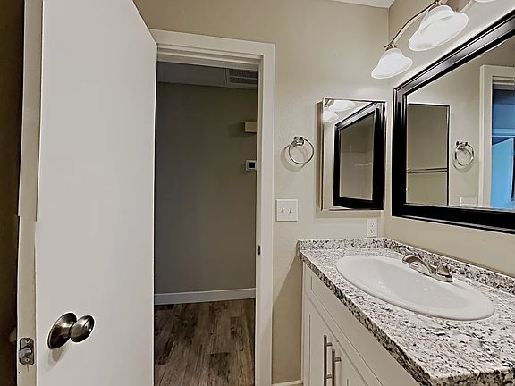 4th image of 120 Sterling Dr