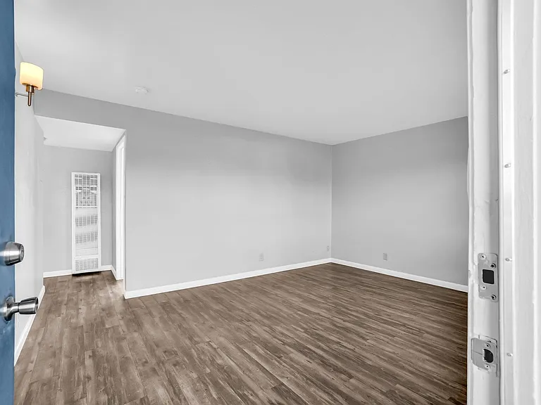 Ethan Apartments — Photo 7