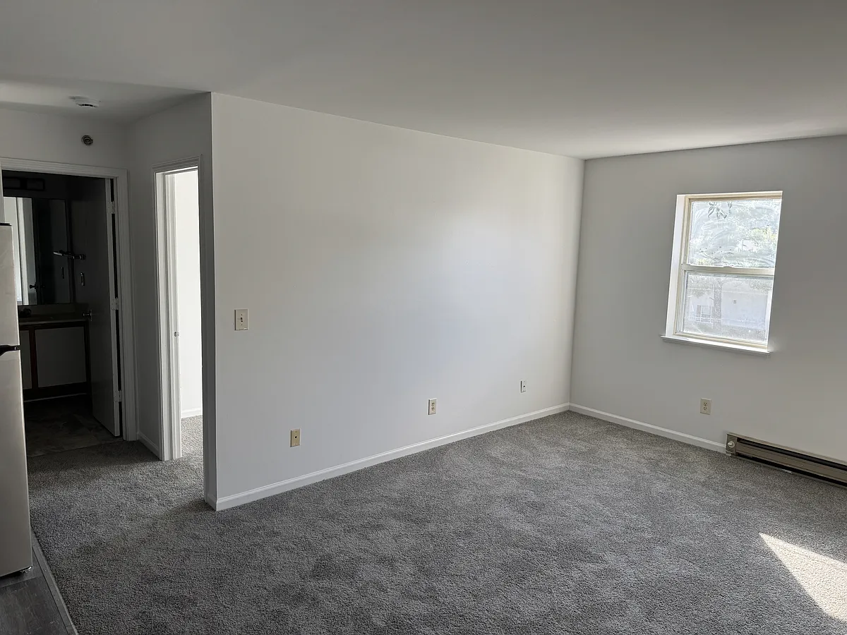 Building Photo - 1120 Minns Dr #13