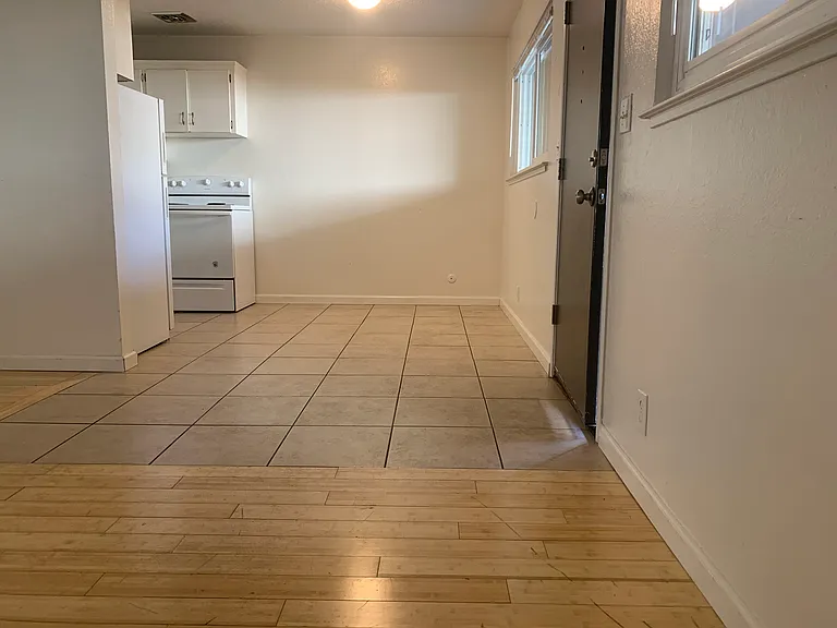 630 W 4th St — Photo 1