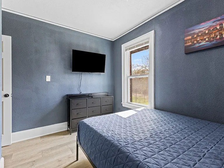 512 Westminster St — Photo 8
