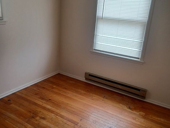 4th image of 410 W Ridge Road