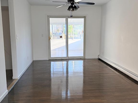 3rd image of 2460 Woodbridge Ave