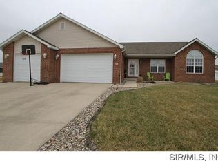 100 Arrowleaf St, Highland, IL 62249