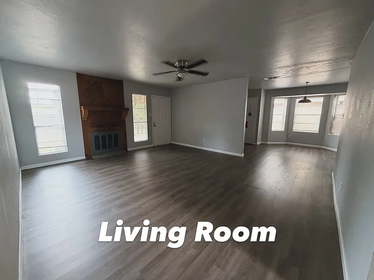 112 Forestwood Dr — Photo 2