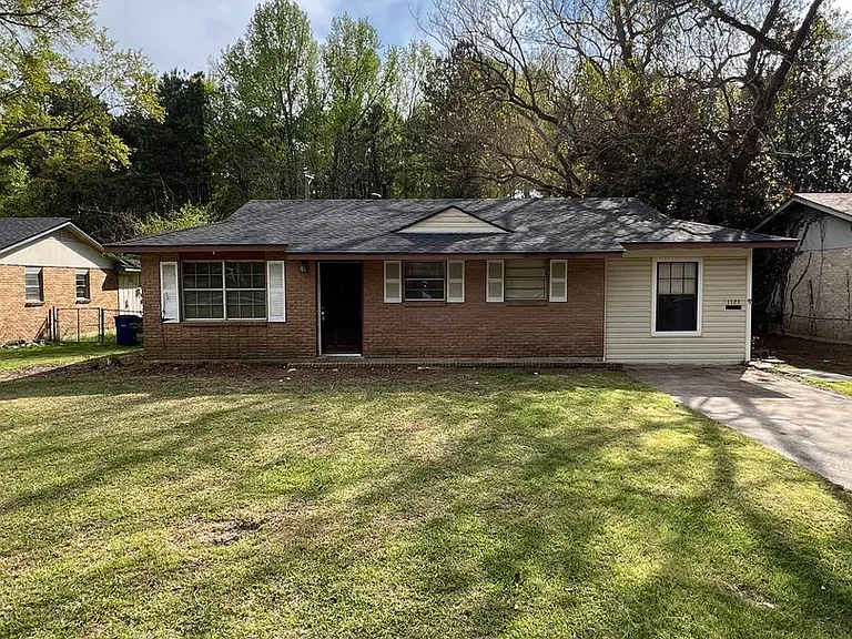 1121 Kimberly Dr — Photo 1