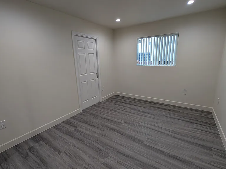 13435 Moorpark St — Photo 25
