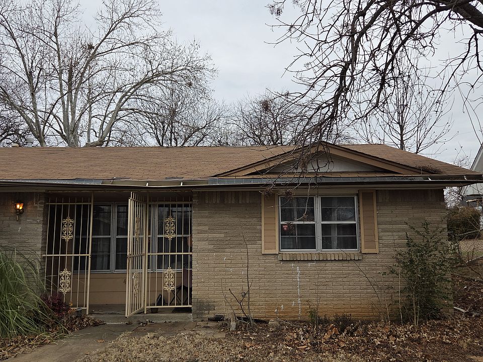 Front view. Big tree is now gone.