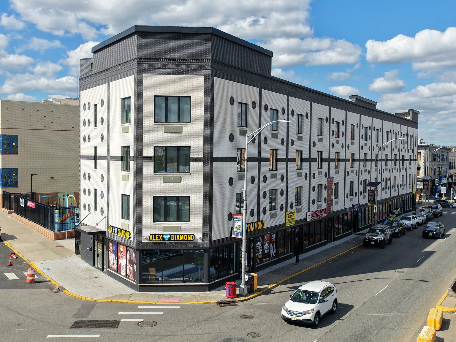 711 Main Ave — Photo 1